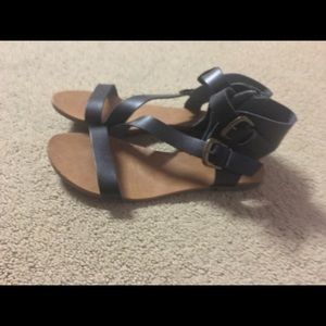 size 8.5 Flip Flops